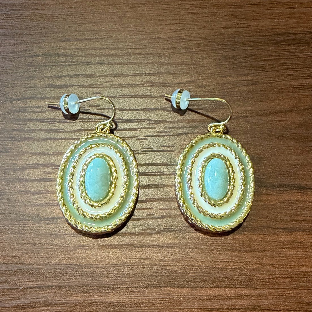 NWOT Oval Gold and Moonstone Earrings
